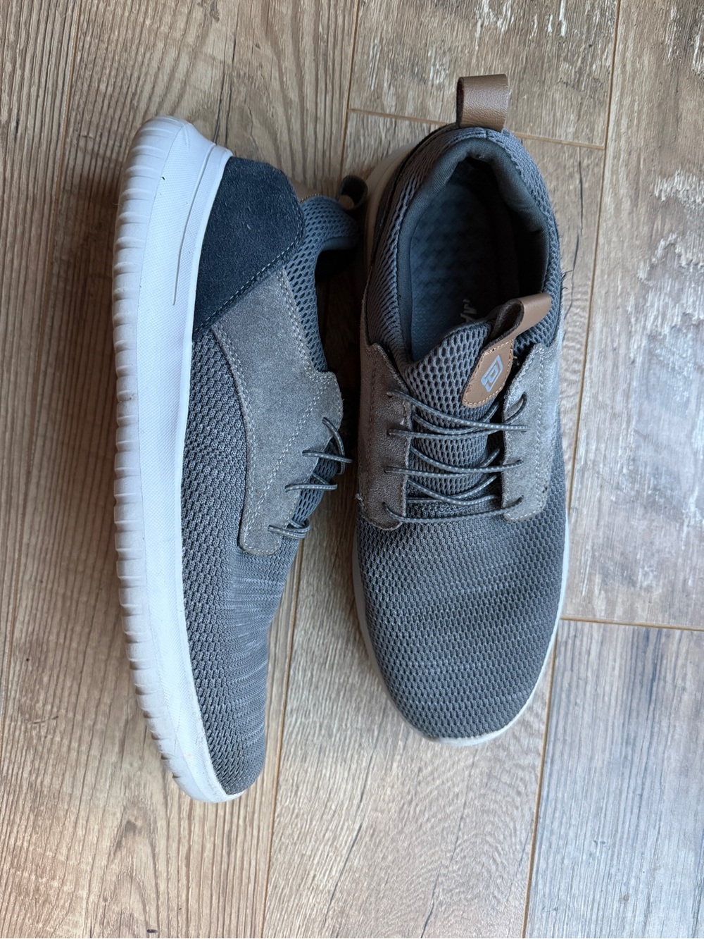 Bruno Marc Men's Grey Casual / Flexible Sneakers with White Sole - size 13